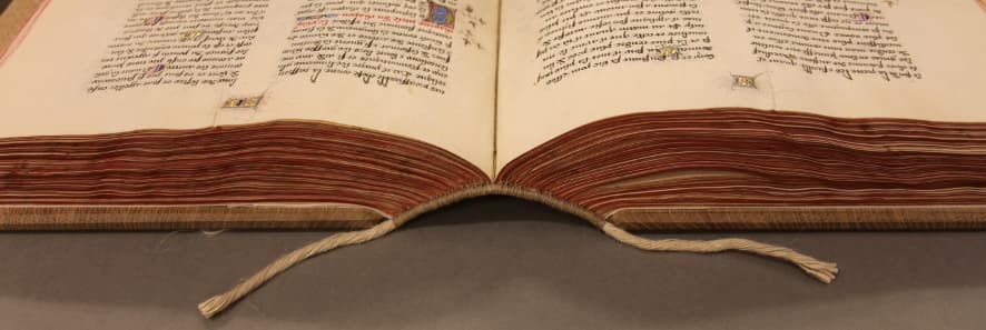The primary endbands consolidate the shape of the spine and help to control the opening arch of the book.
